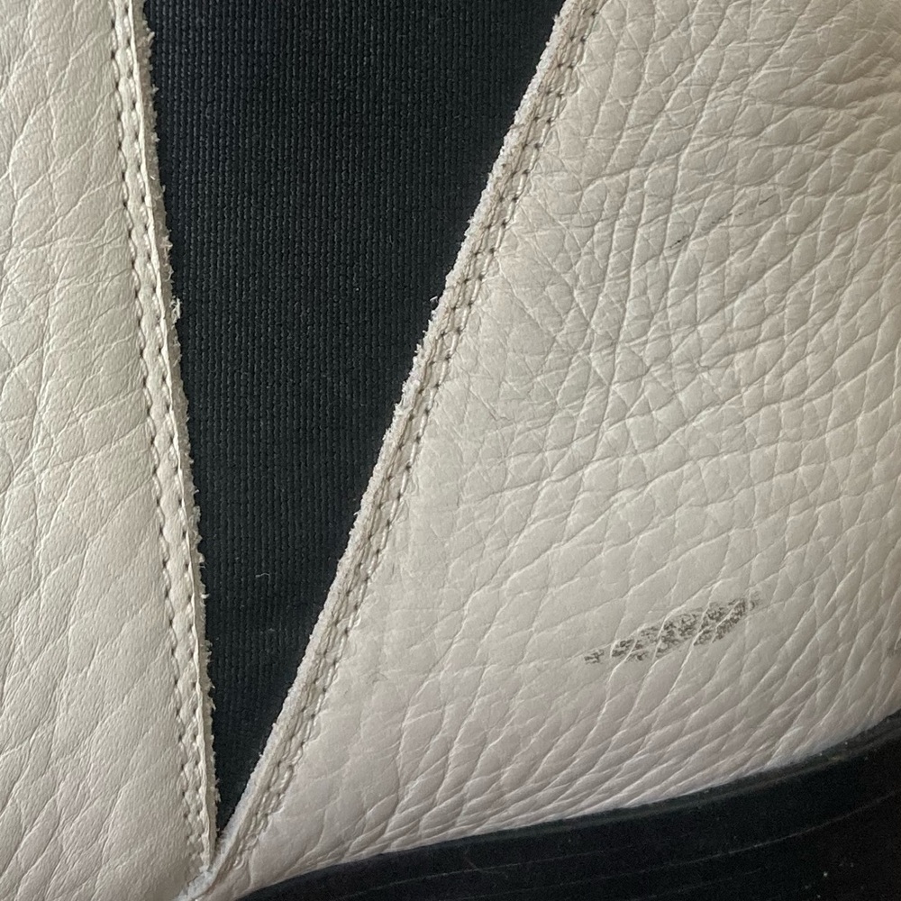 Acne Studios Grained Leather Jensen Boot - Picture 8 of 8